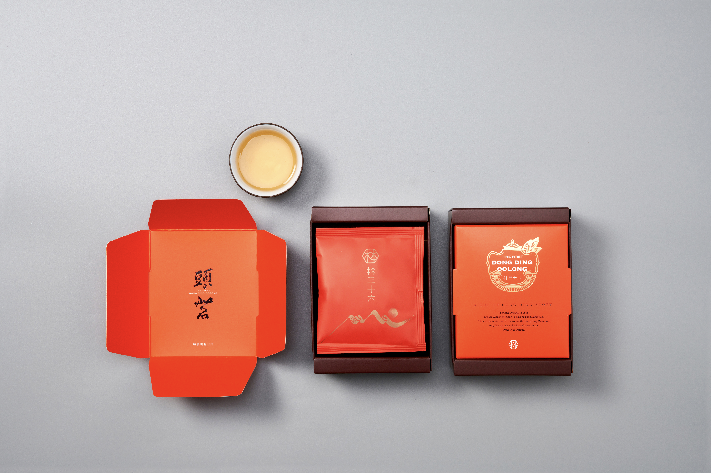 旭利紙器為「林三十六」凍頂茶設計的禮盒，內部採用結構精巧的包裝，將個別茶包完美固定。透過燙金與精緻印刷，展現旭利紙器在客製化禮盒方面的專業。此包裝設計不僅保護了產品，也傳達了品牌對於品質的承諾，是提升品牌價值的理想方案。